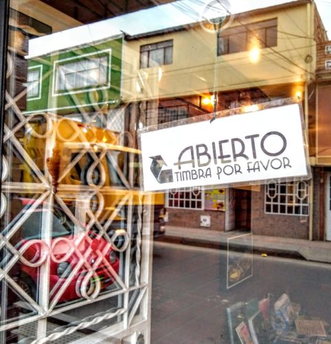 A las 3 de la tarde la casa cultural abre sus puertas. El espacio se puede disfrutar hasta las 9 de la noche entre semana, y hasta las 11 o 12 de la noche los viernes y sábados.